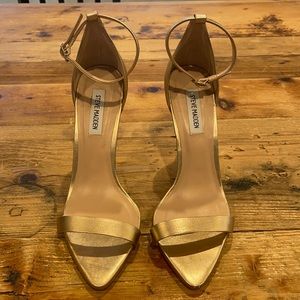 Steve Madden Sane Heel in Gold